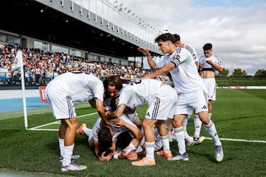 Les joueurs célèbrent le but de Palacios.