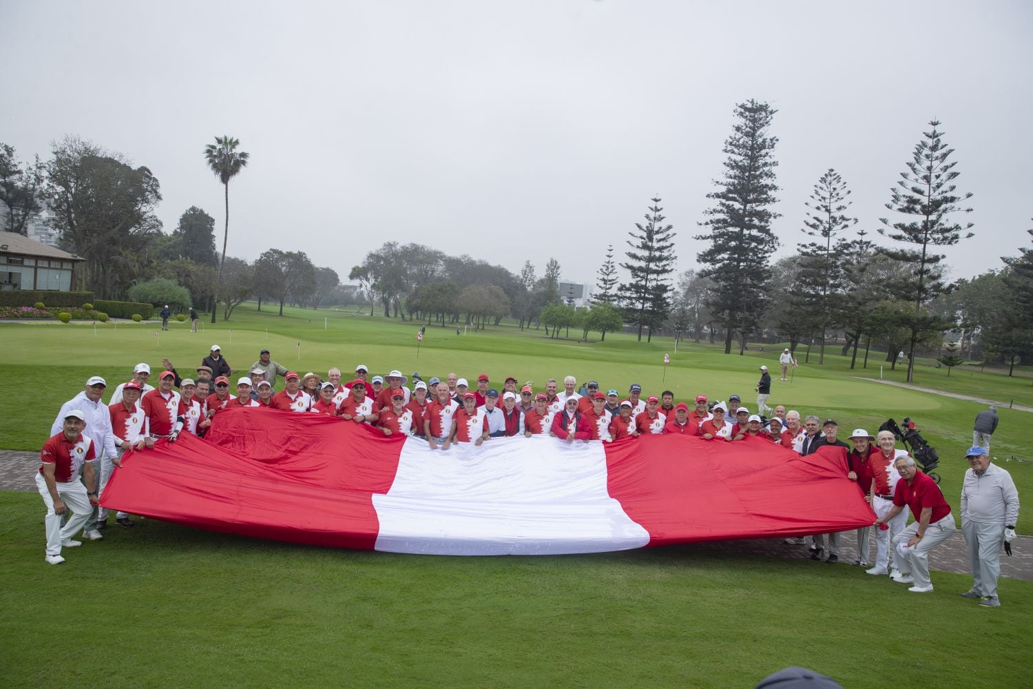 L'équipe senior de golf du Pérou qui participera au tournoi à Rio.