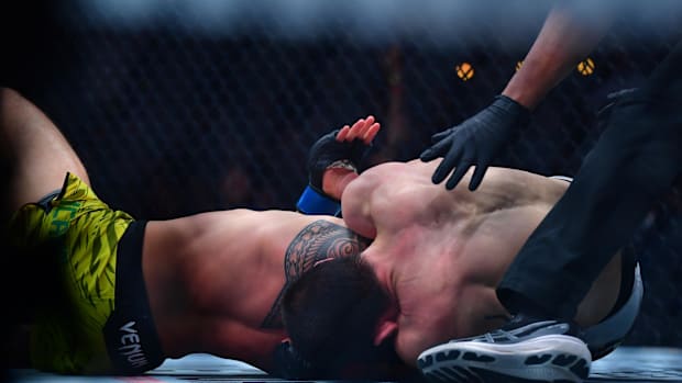 Makhachev a défendu le titre lightweight avec aisance lors de son dernier combat. Makhachev a défendu le titre lightweight avec aisance lors de son dernier combat.