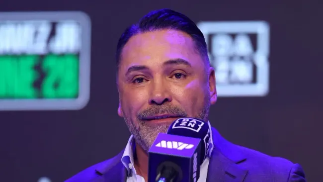 Óscar de la Hoya critique Dana White et sa nouvelle promotion.