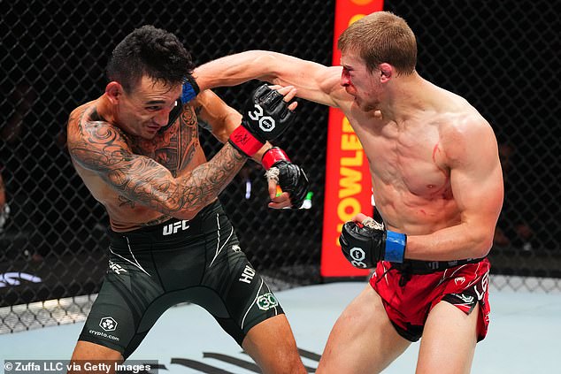 Allen a affronté des combattants de renom, y compris Max Holloway.