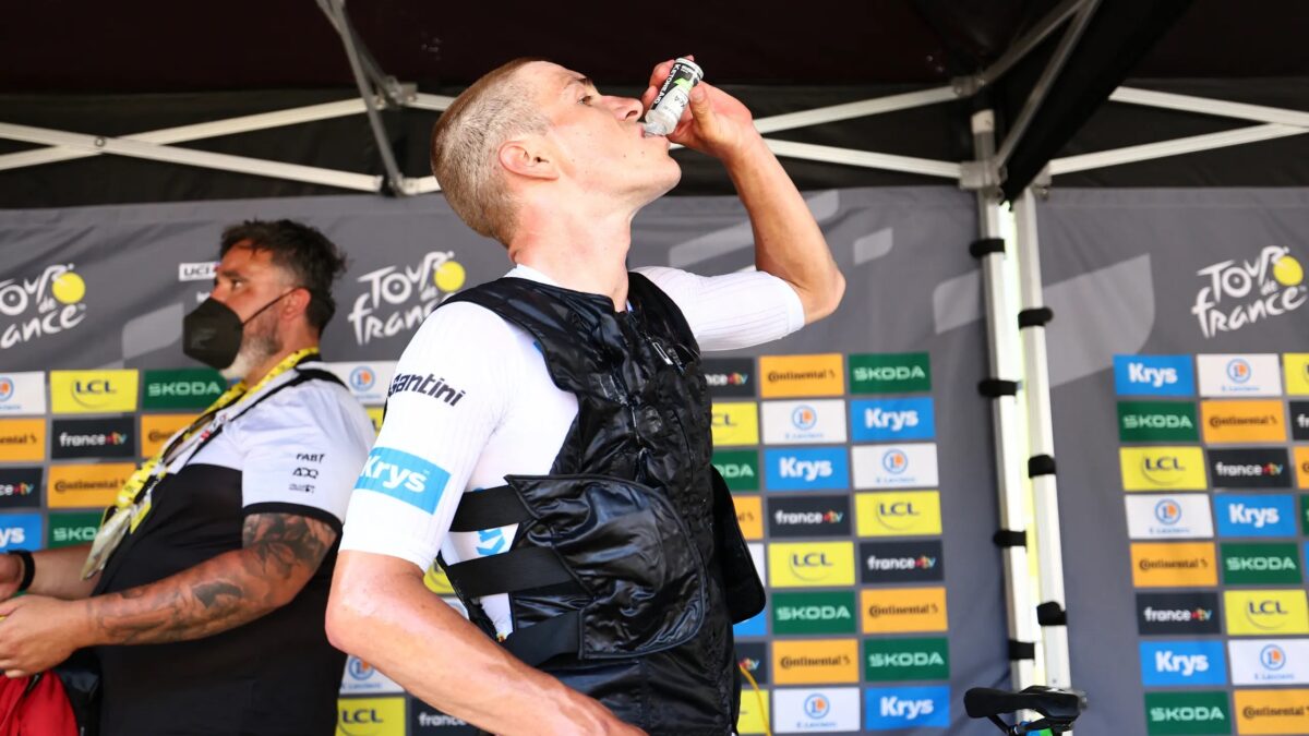 Evenepoel boit un shot de cétones au Tour de France