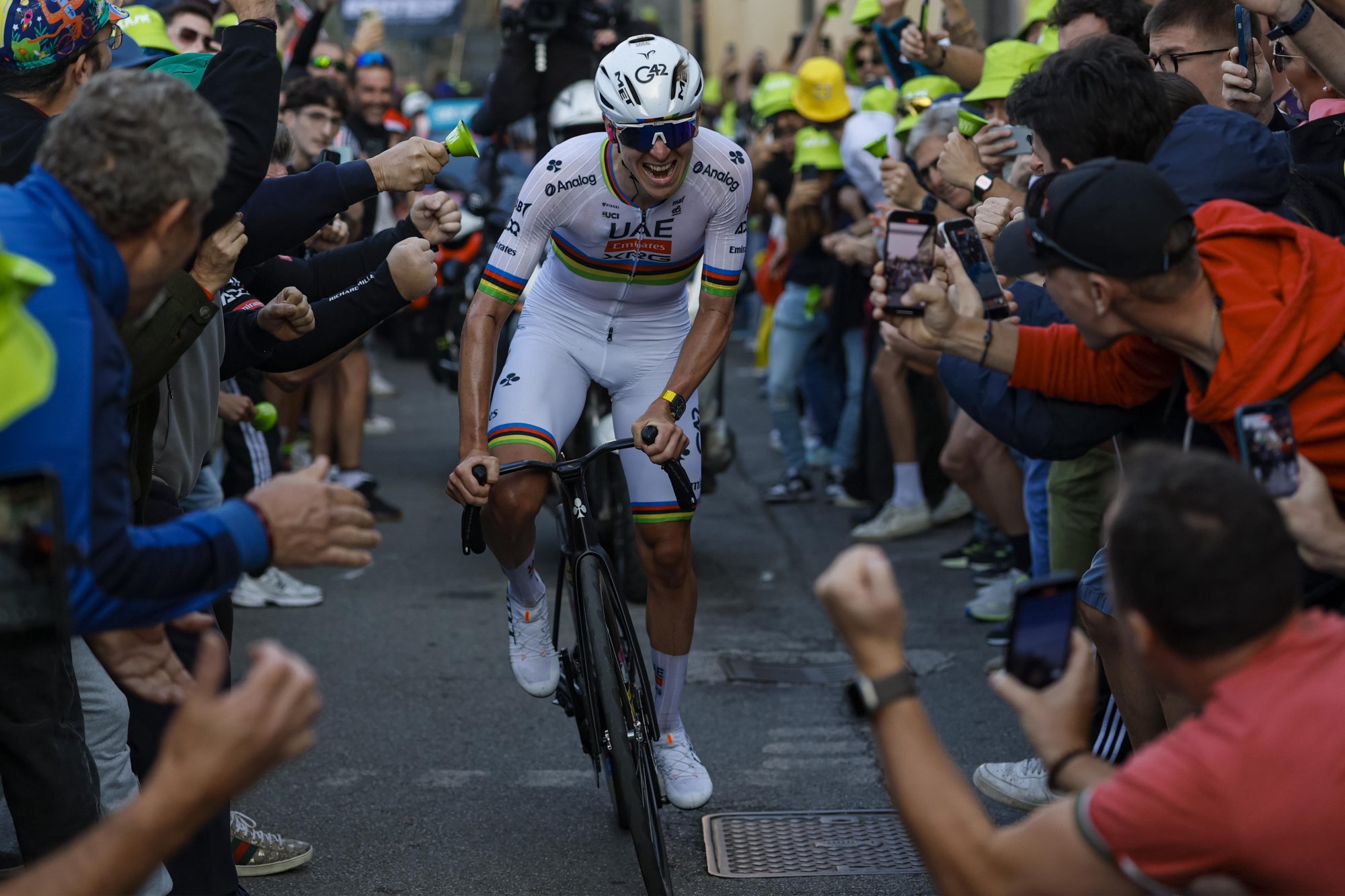 Pogačar Shatters Records on Passo di Ganda | Il Lombardia 2025