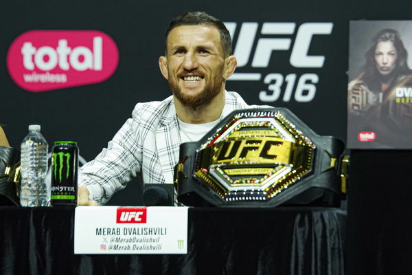 Merab Dvalishvili à la conférence de presse UFC 316