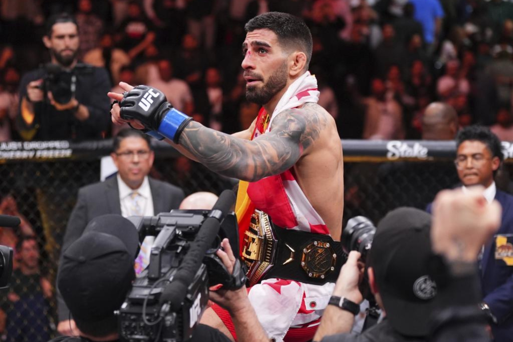 Ilia Topuria, après avoir remporté le titre mondial de la UFC.