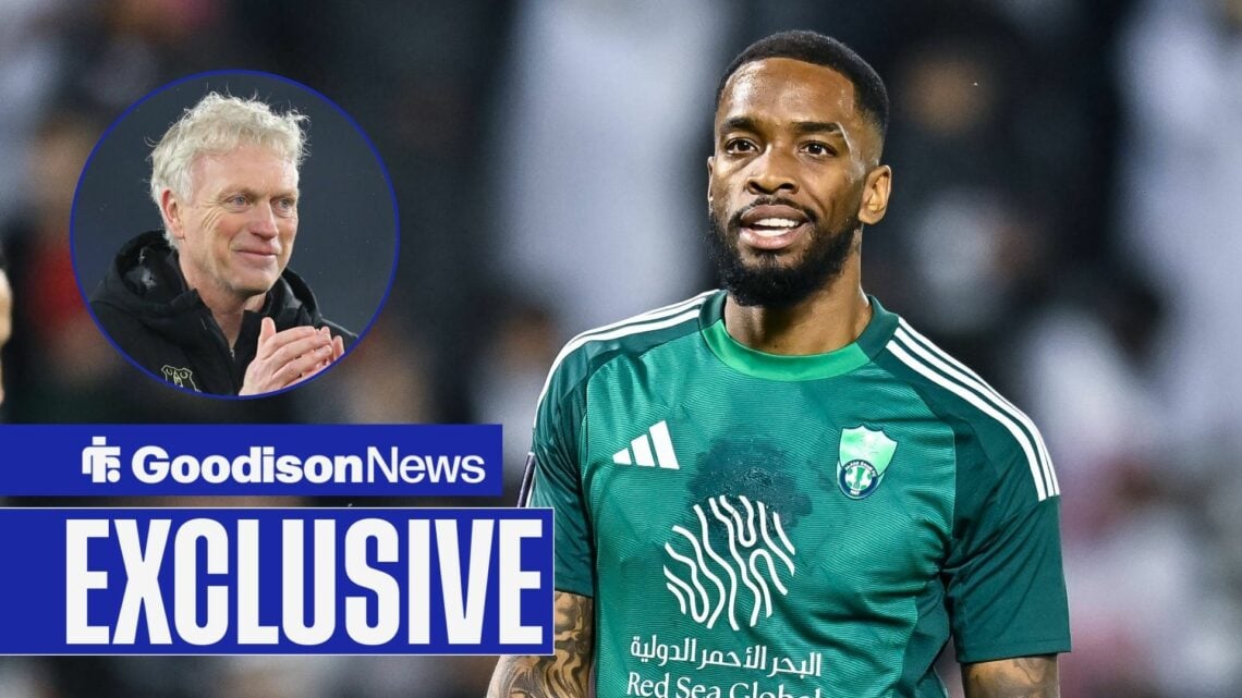 Ivan Toney lors d'un match avec Al-Hilal, avec l'entraîneur d'Everton, David Moyes.