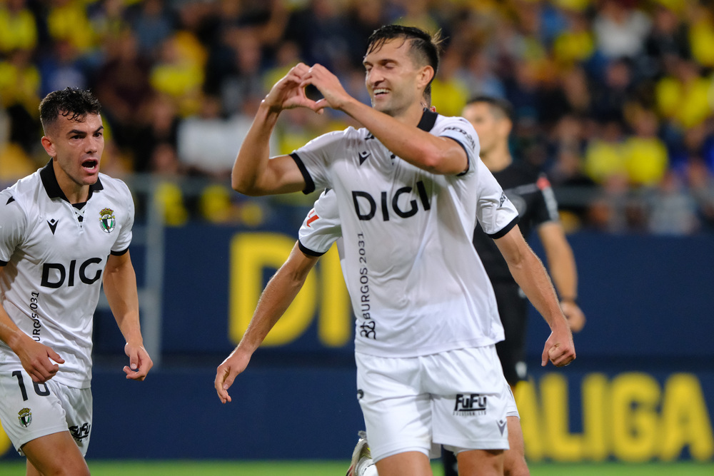 Burgos CF renverse Cádiz et décroche une victoire impressionnante au Nuevo Mirandilla (1-3)