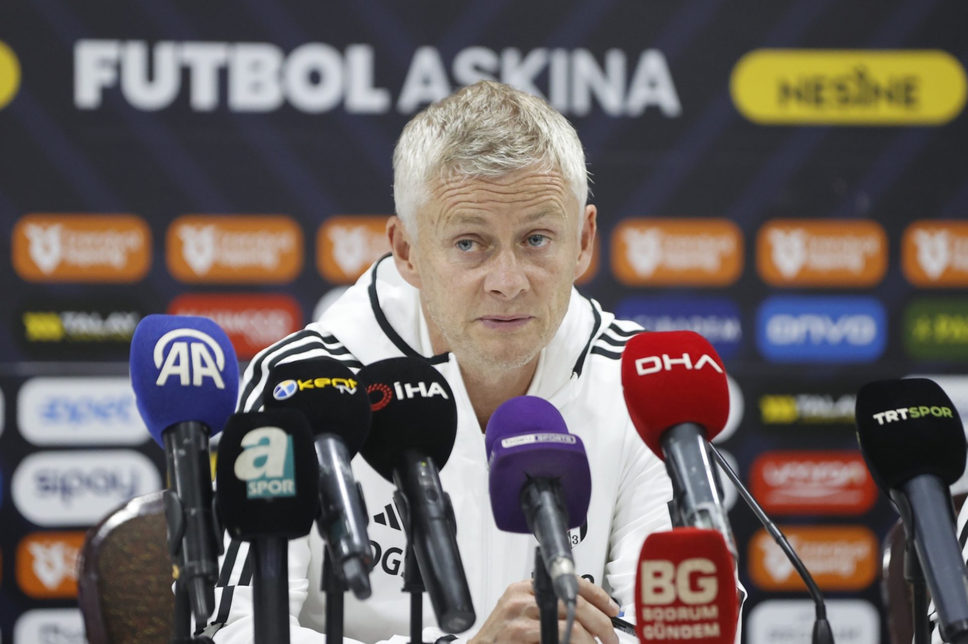 Interrogation sur Solskjaer : Andy Walker défend Martin face aux Rangers