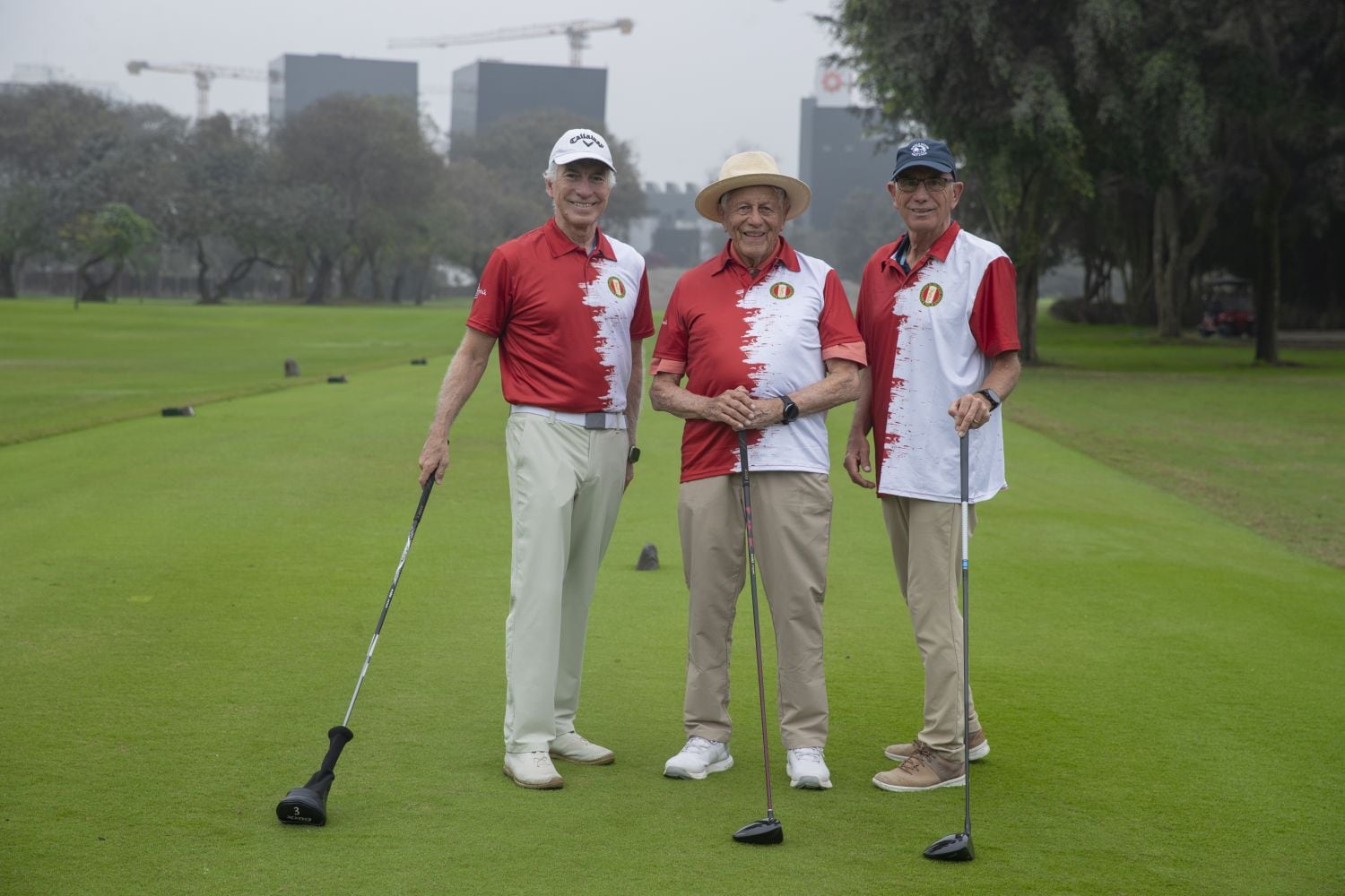 Enrique Goytizolo avec ses fils Daniel et José Luis, participants à la compétition de golf.