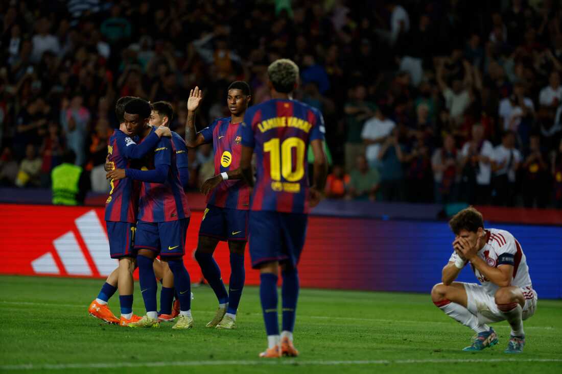 Les joueurs du FC Barcelone célèbrent leur sixième but lors du match de phase d'ouverture de la Ligue des champions entre le FC Barcelone et l'Olympiakos à Barcelone, Espagne, mardi.