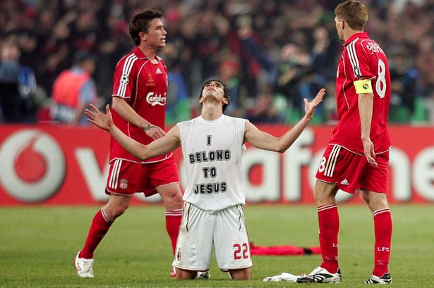 Kaka célébrant après le coup de sifflet final de la finale de la Ligue des champions 2007 entre Liverpool et AC Milan