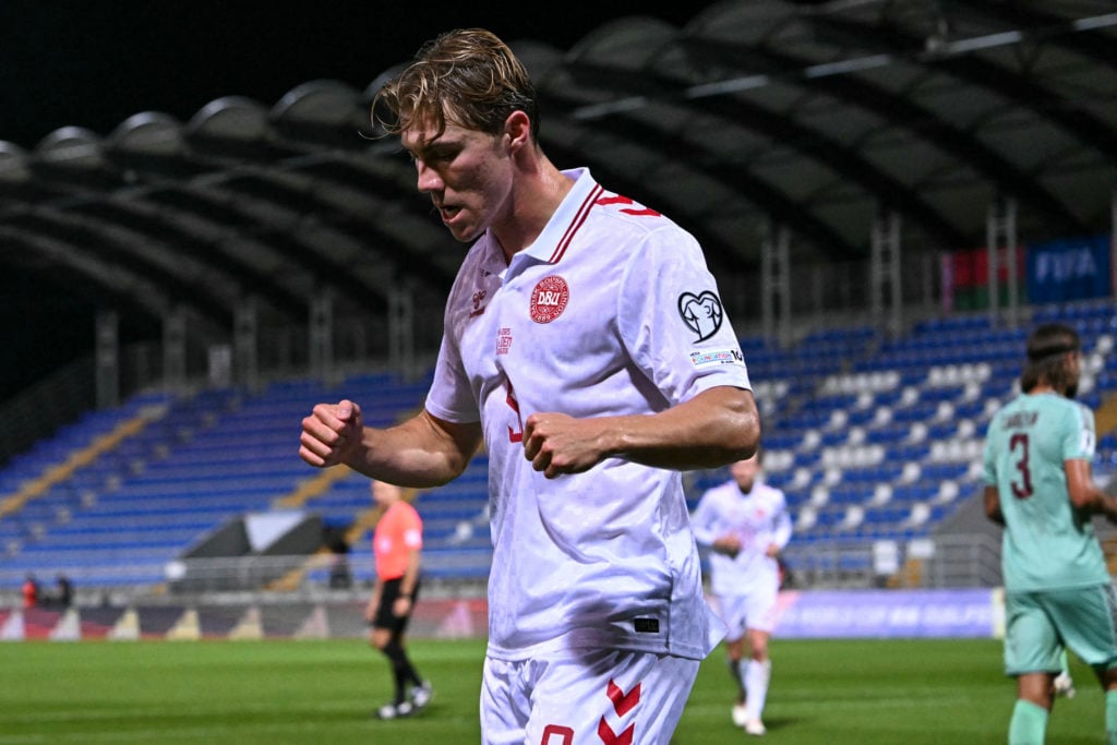 Rasmus Hojlund célèbre son but