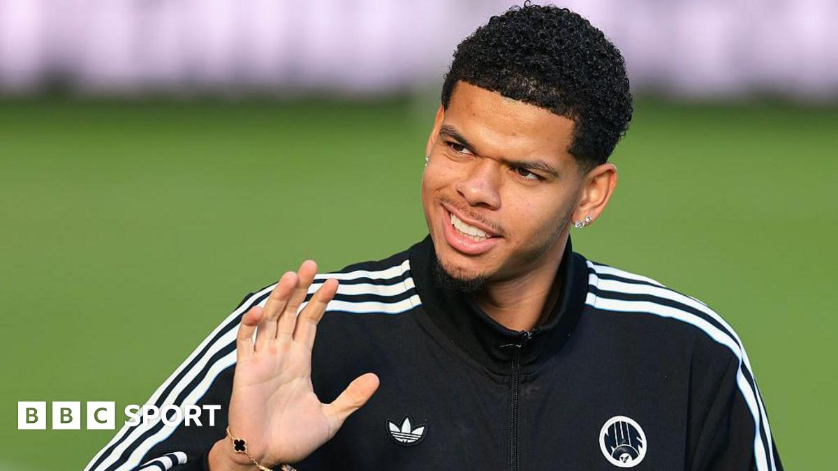 Newcastle : Eddie Howe se réjouit du maintien de Will Osula