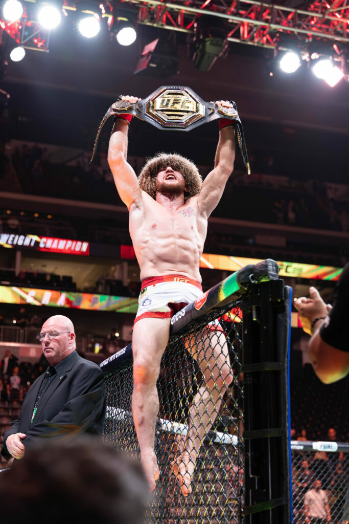 Des Octogones au Virtuel : Les Combattants de MMA Relèvent le Défi du Poulet