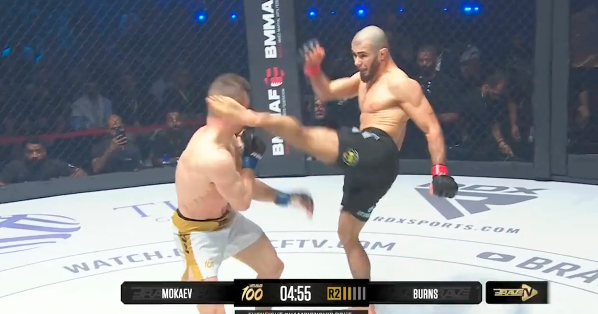 Un combattant de MMA dévoile l'état de son pied après des coups de pied décisifs pour un KO !