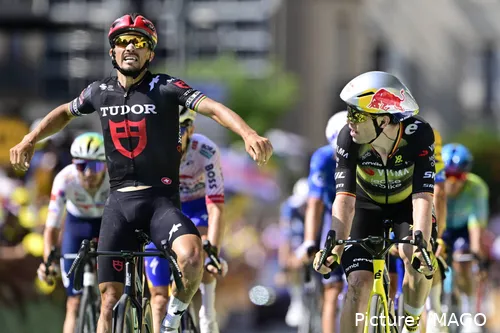 Julian Alaphilippe célébrant au GP de Québec