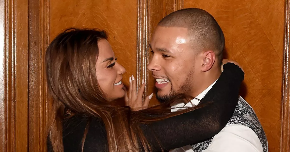 Katie Price se dévoile après une nuit sauvage avec Chris Eubank Jr, vêtue... seulement de son T-shirt !