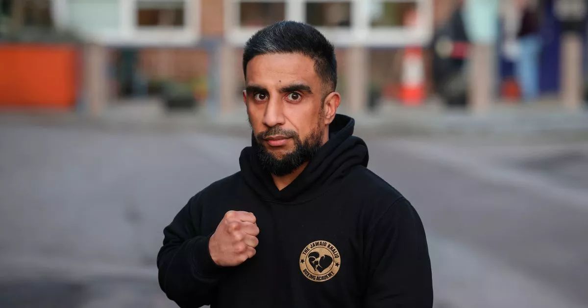 Rencontrez le boxeur de Nottingham de 1,37 m qui se prépare pour le combat de sa vie !