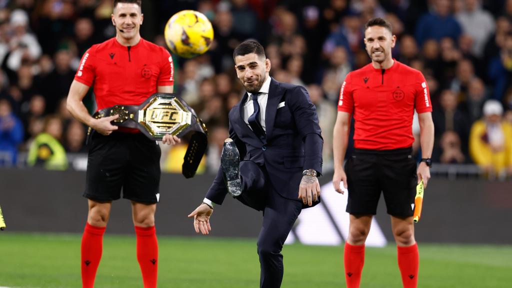 Ilia Topuria effectue le tirage d'honneur au Santiago Bernabéu