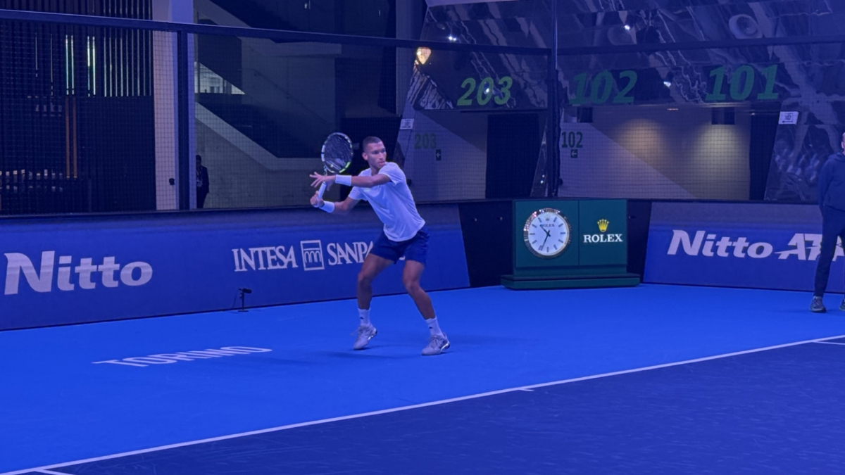 Aliassime s'entraîne à Turin, espérant un coup de pouce de Djokovic en finale à Athènes !