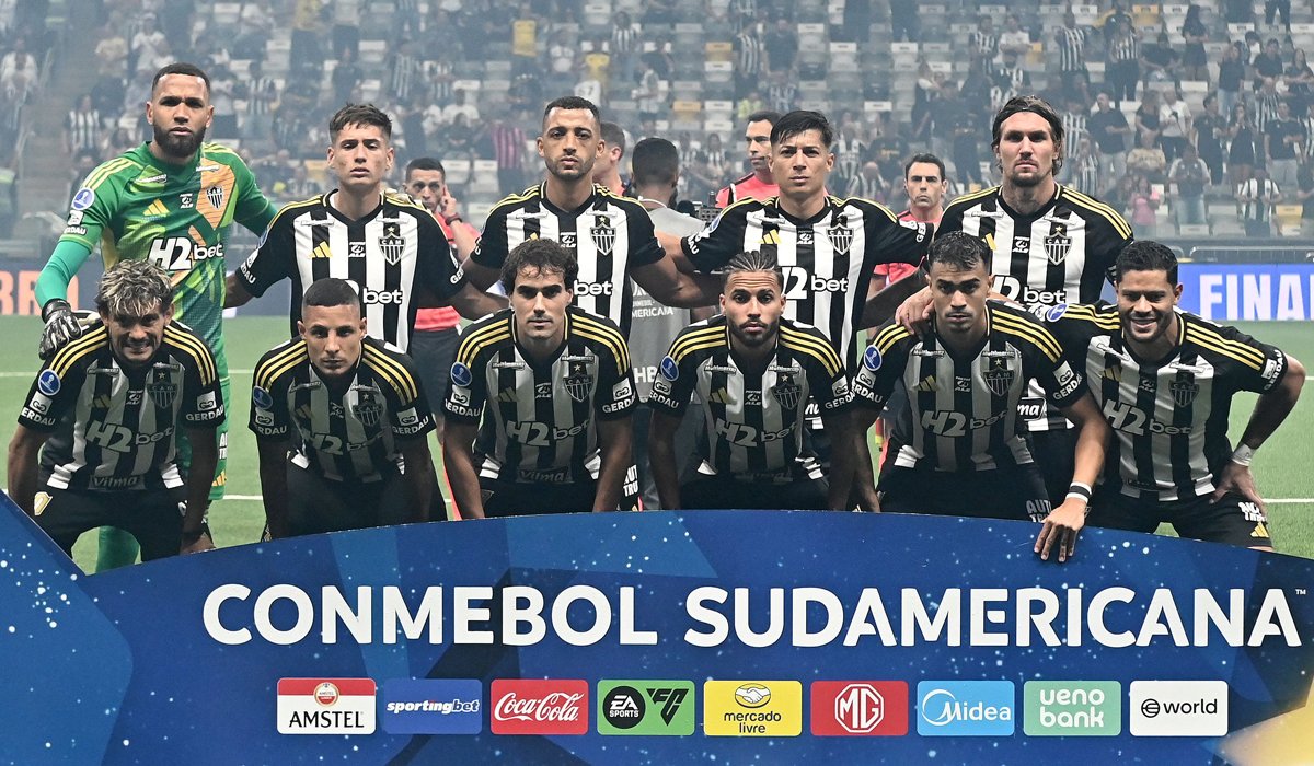 Les joueurs de l'Atlético avant le match contre Bolivar au stade Arena MRV, dans le cadre des quarts de finale de la Coppa Sud-américaine