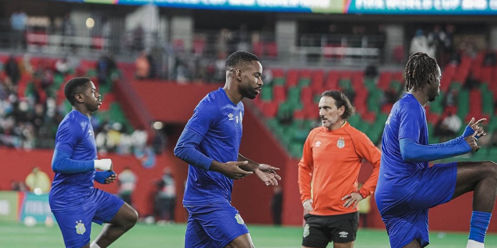 Bakambu brille avec une heure de jeu et offre une passe décisive pour qualifier la RD Congo au Tournoi de Repêchage de la FIFA pour la Coupe du Monde !