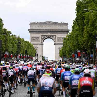 Peloton lors de la dernière journée du Tour de France 2025