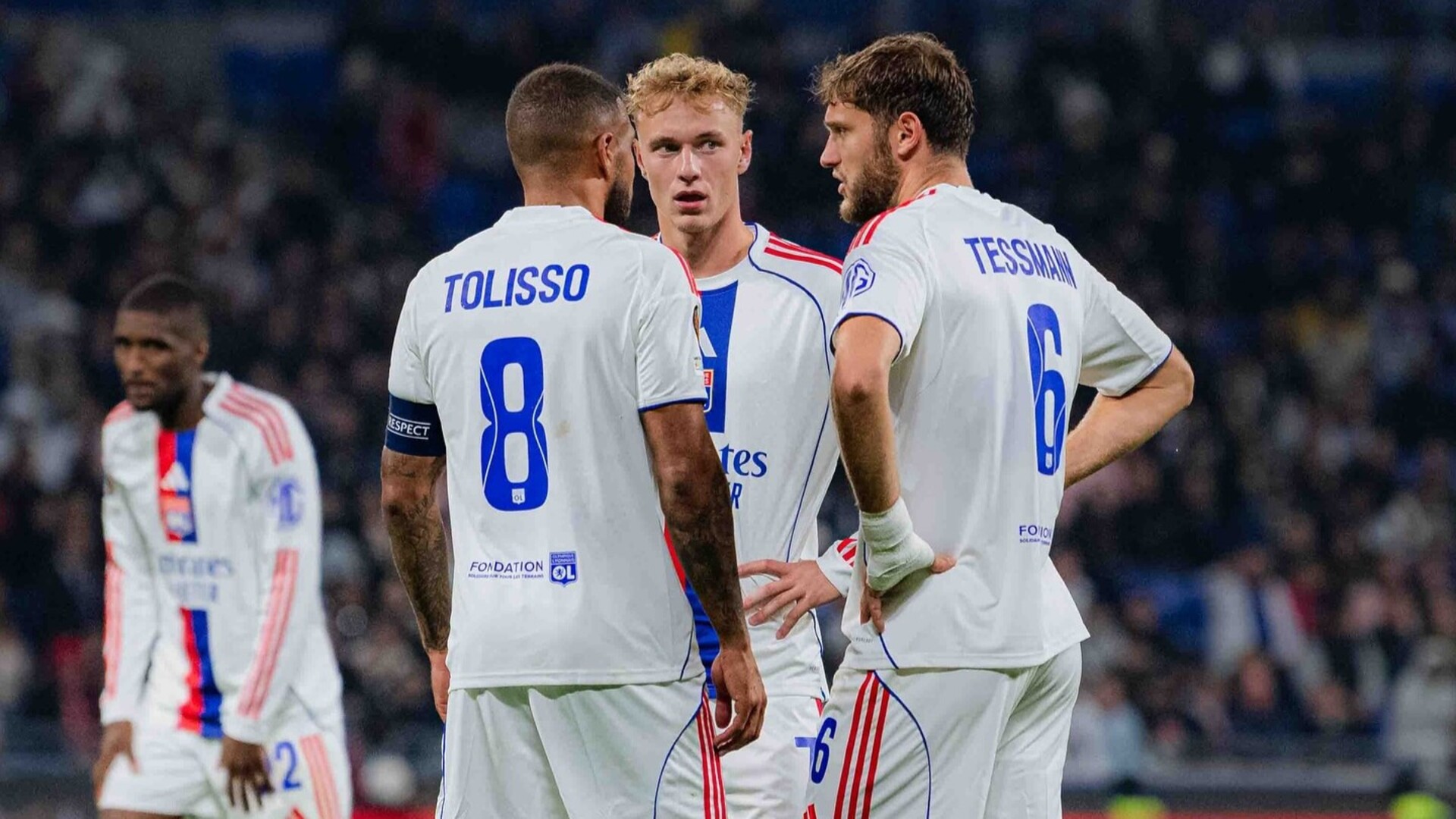 Difficile de comprendre d'où vient la force pour saluer les gradins après un match aussi intense !