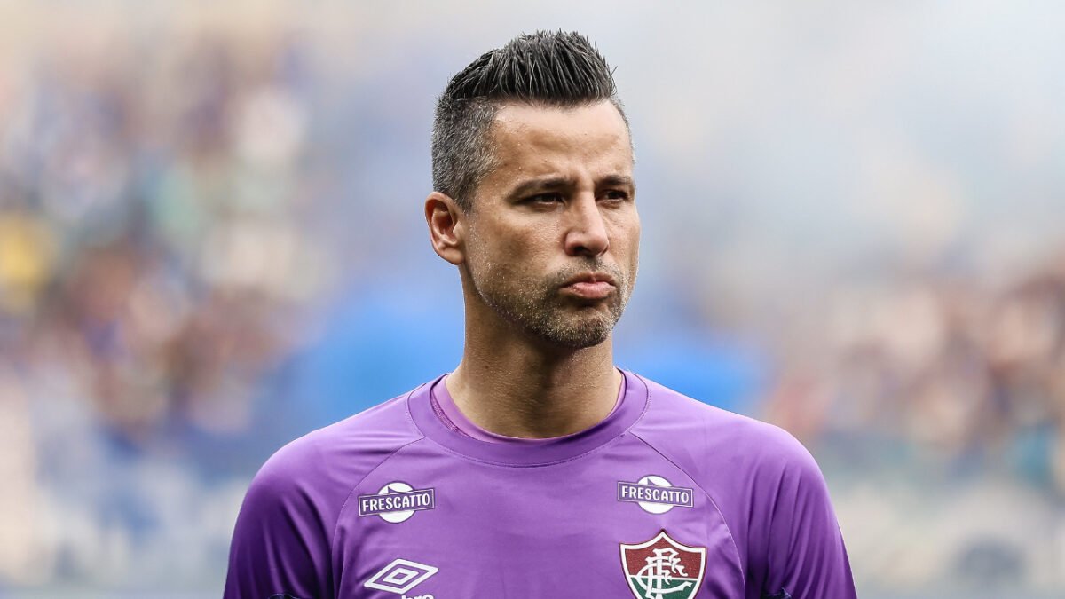 Fábio échange avec les supporters du Palmeiras après un match nul contre le Flu !