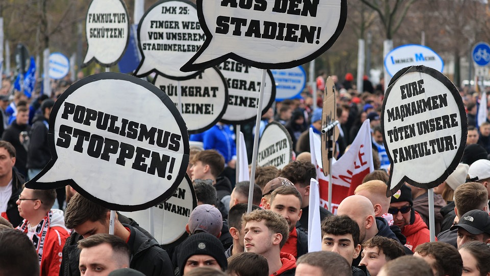 Football : Des milliers de fans mobilisés contre les projets des ministres de l'Intérieur !