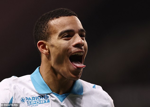 Greenwood sous les projectiles des supporters : une bataille éclate sur le terrain après son but dans le derby explosif Nice-Marseille !