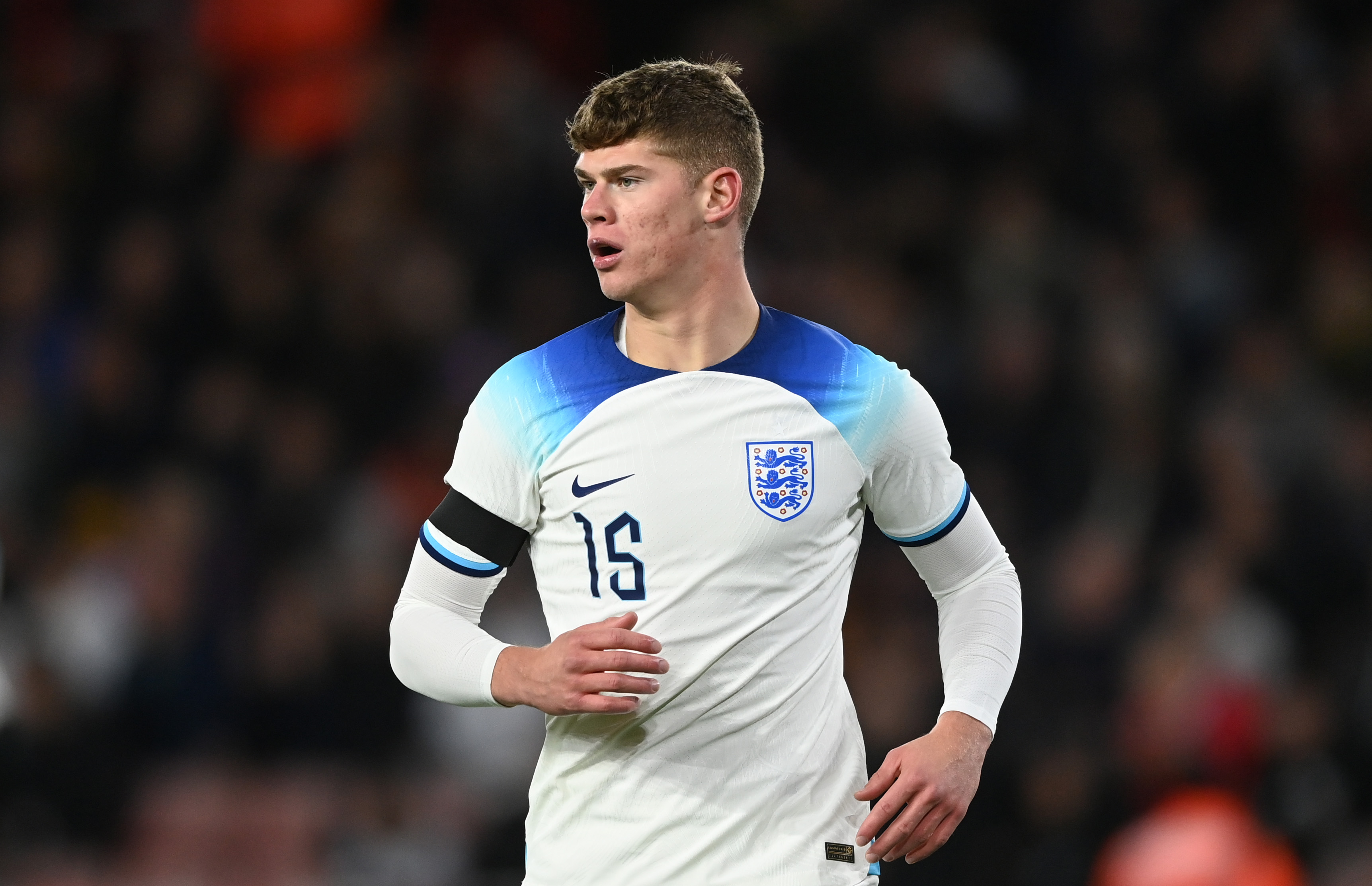 Charlie Cresswell en action avec l'Angleterre U21