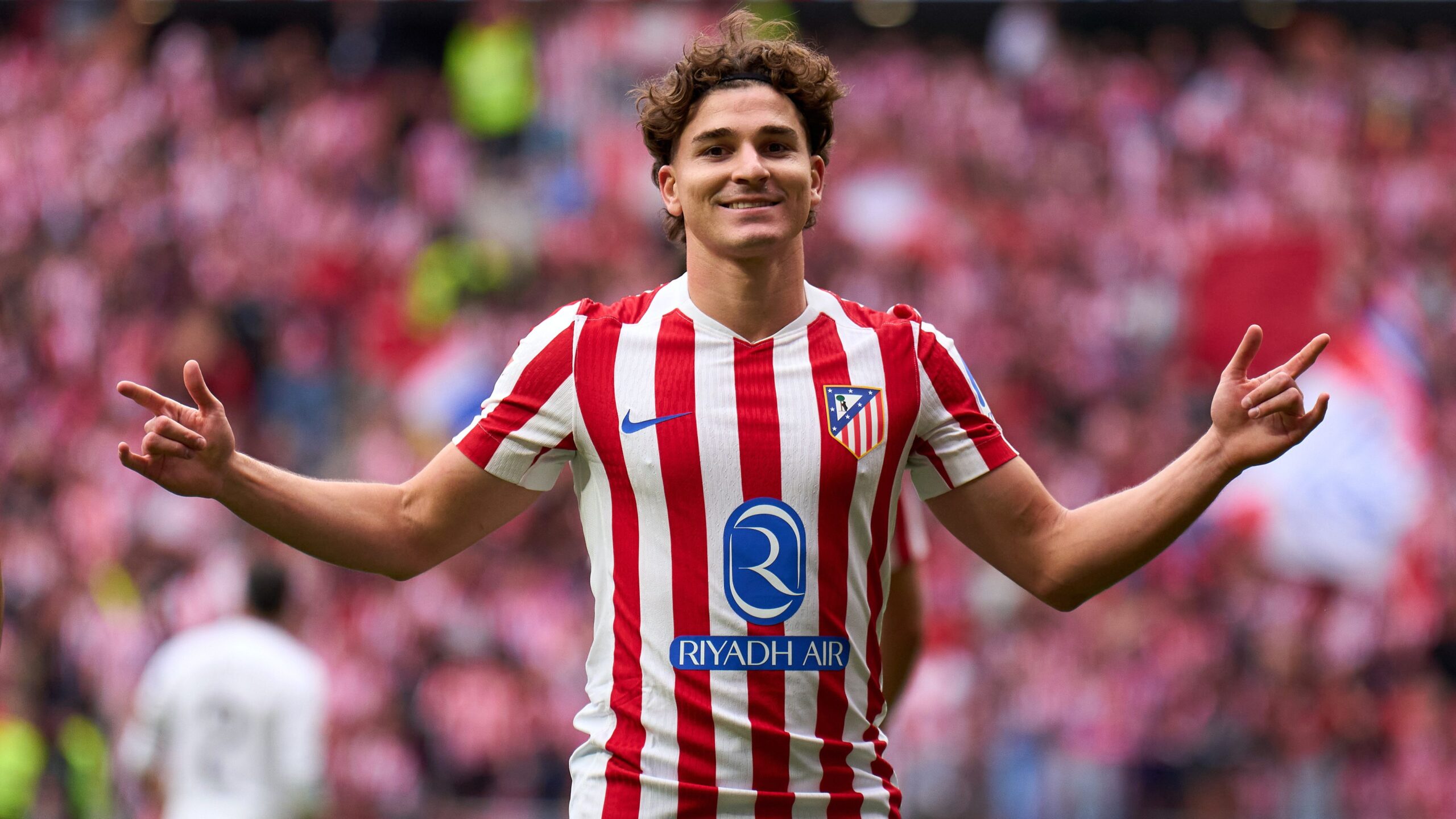 Le PSG vise un coup de maître avec Julian Alvarez ! L'étoile de l'Atletico Madrid prête à rejoindre la Ligue 1, alors que les géants de LaLiga fixent un prix colossal pour l'ancien attaquant de Man City.