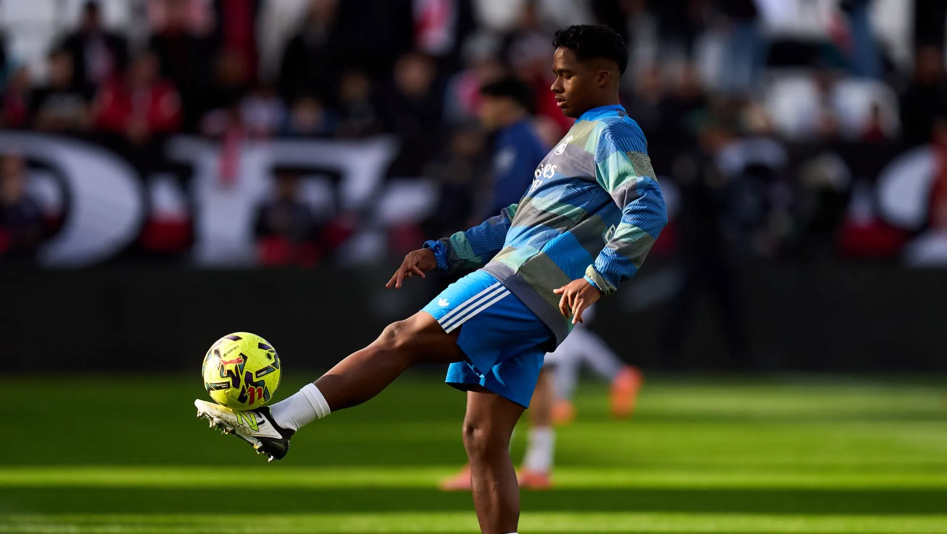 Endrick en échauffement avant un match de LaLiga.