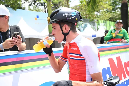 Sebastian Castro, coureur du Movistar Team Academy à partir de 2026, lors des Championnats de Kigali
