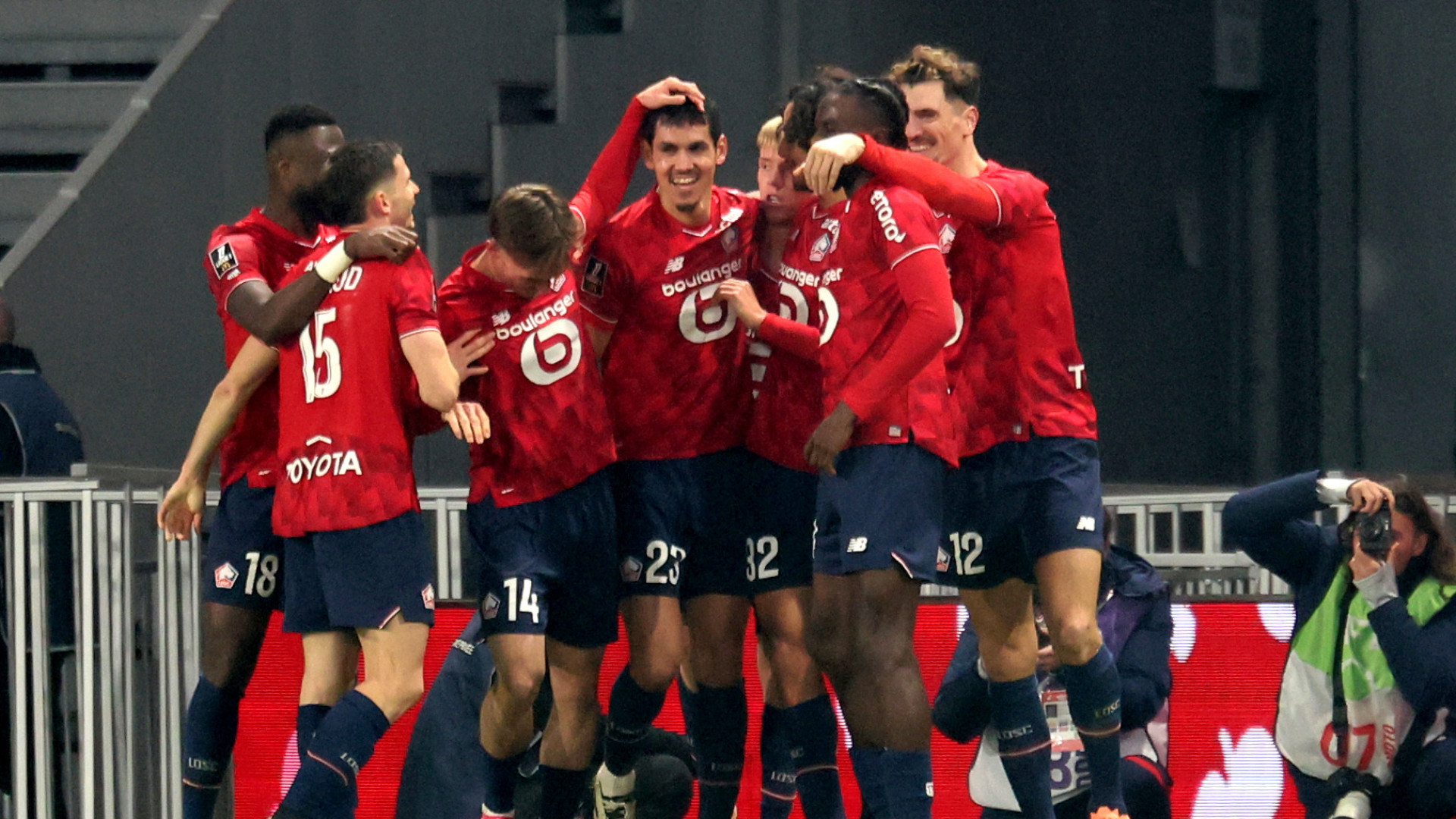 Lille déchaîne les passions en battant le Paris FC et s'empare de la quatrième place en Ligue française !