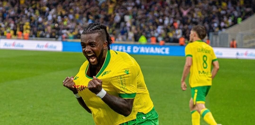 L'incroyable retour du Super Eagle : le défenseur incontournable de la Ligue 1 !