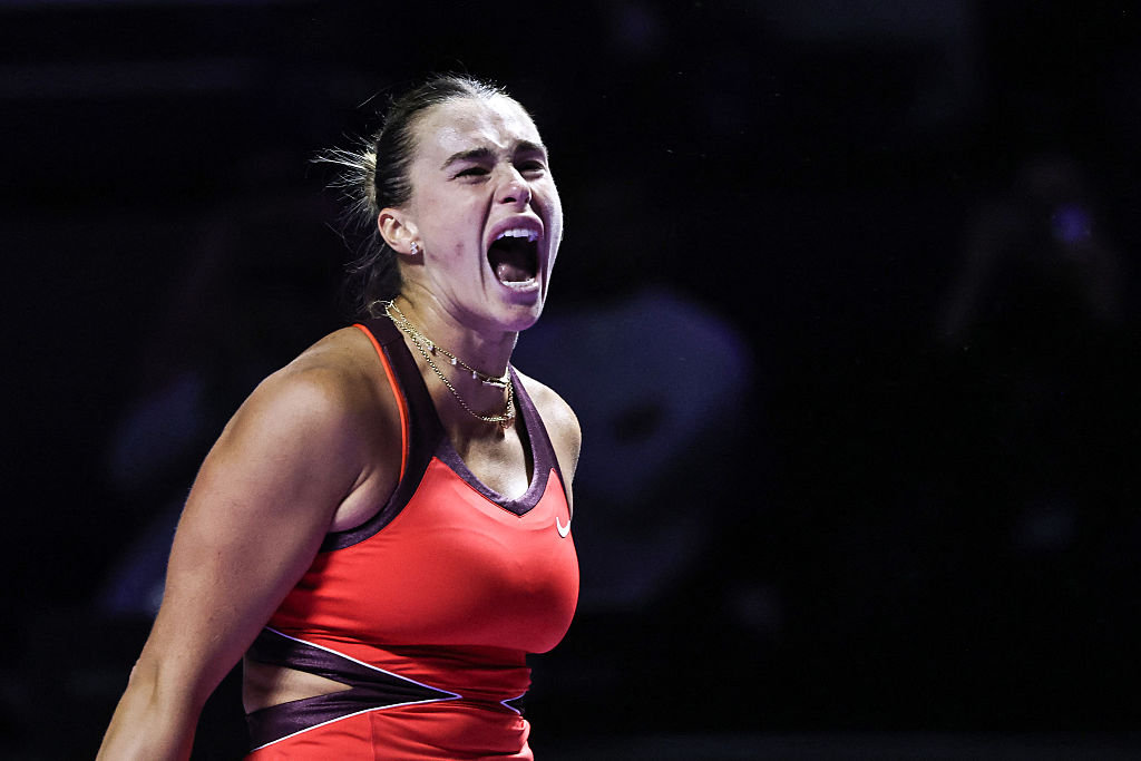 Sabalenka triomphe face à Anisimova en demi-finale et affrontera Rybakina pour le titre des Finales WTA !