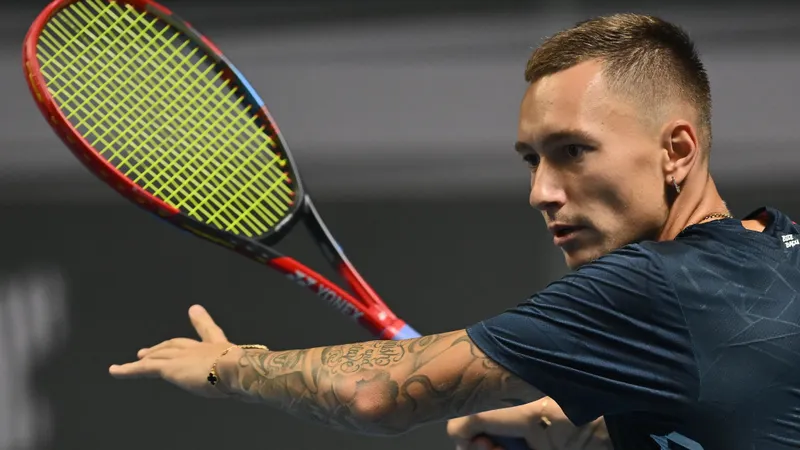 Un tennisman kazakh surprend tout le monde avec sa performance lors d'un tournoi en Égypte !
