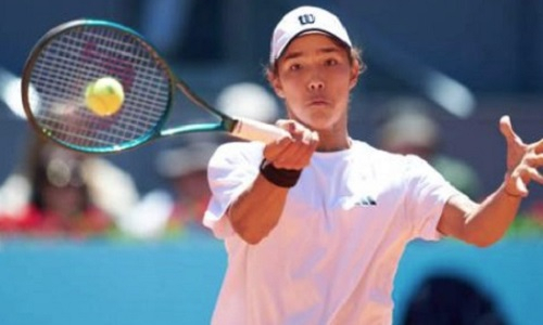 Une Étoile Montante du Tennis Kazakh Achève le Match en Deux Sets !
