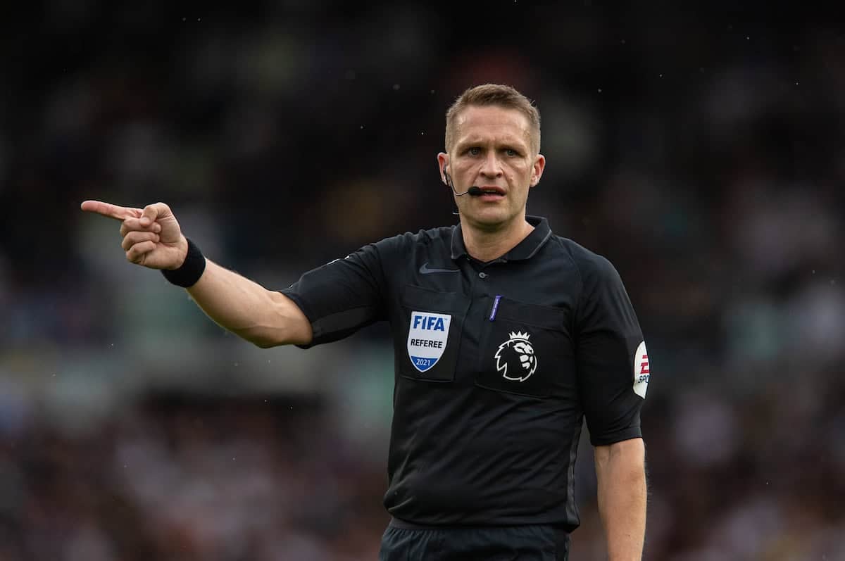 Le referee Craig Pawson.