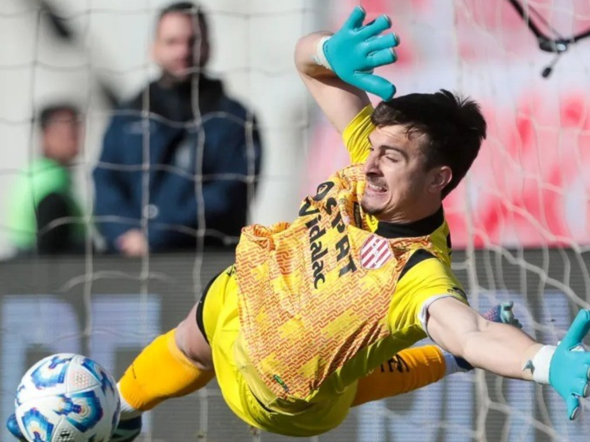 Le gardien qui succédera à Arias à Racing et les négociations en cours !