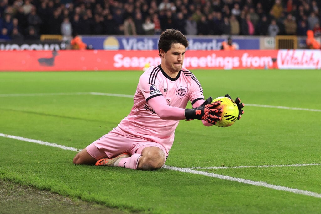 Senne Lammens dans les buts pour Manchester United