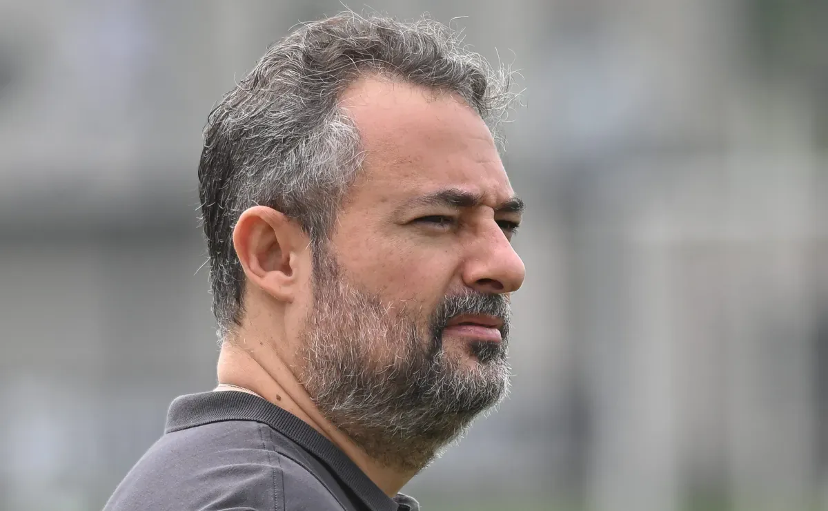 Alexandre Mattos annonce des départs imminents au Santos !