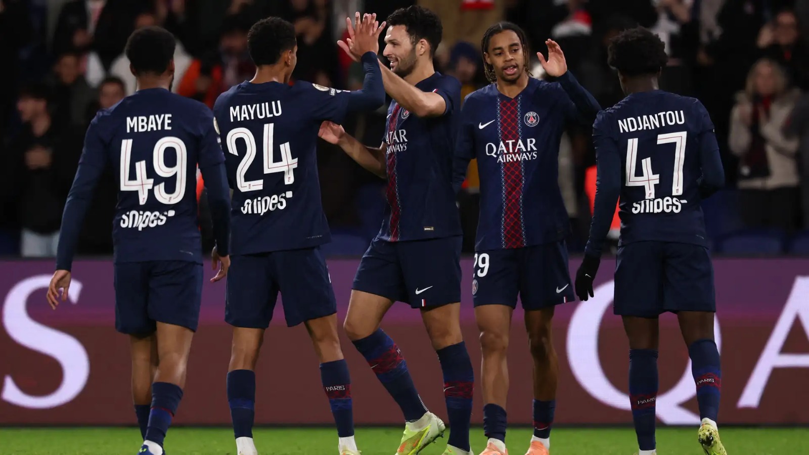 Avec un doublé de Kvaratskhelia, le PSG écrase Rennes et se rapproche du sommet de la Ligue 1 !