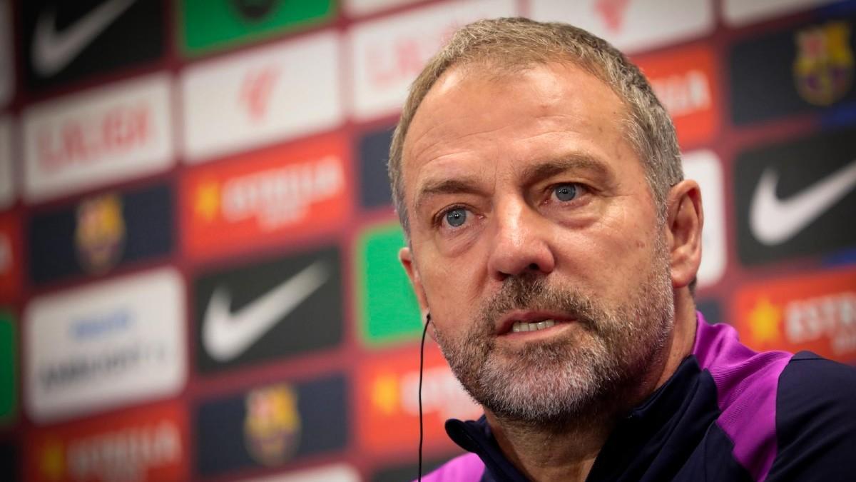 Hansi Flick lors de la conférence de presse avant le match contre Villarreal