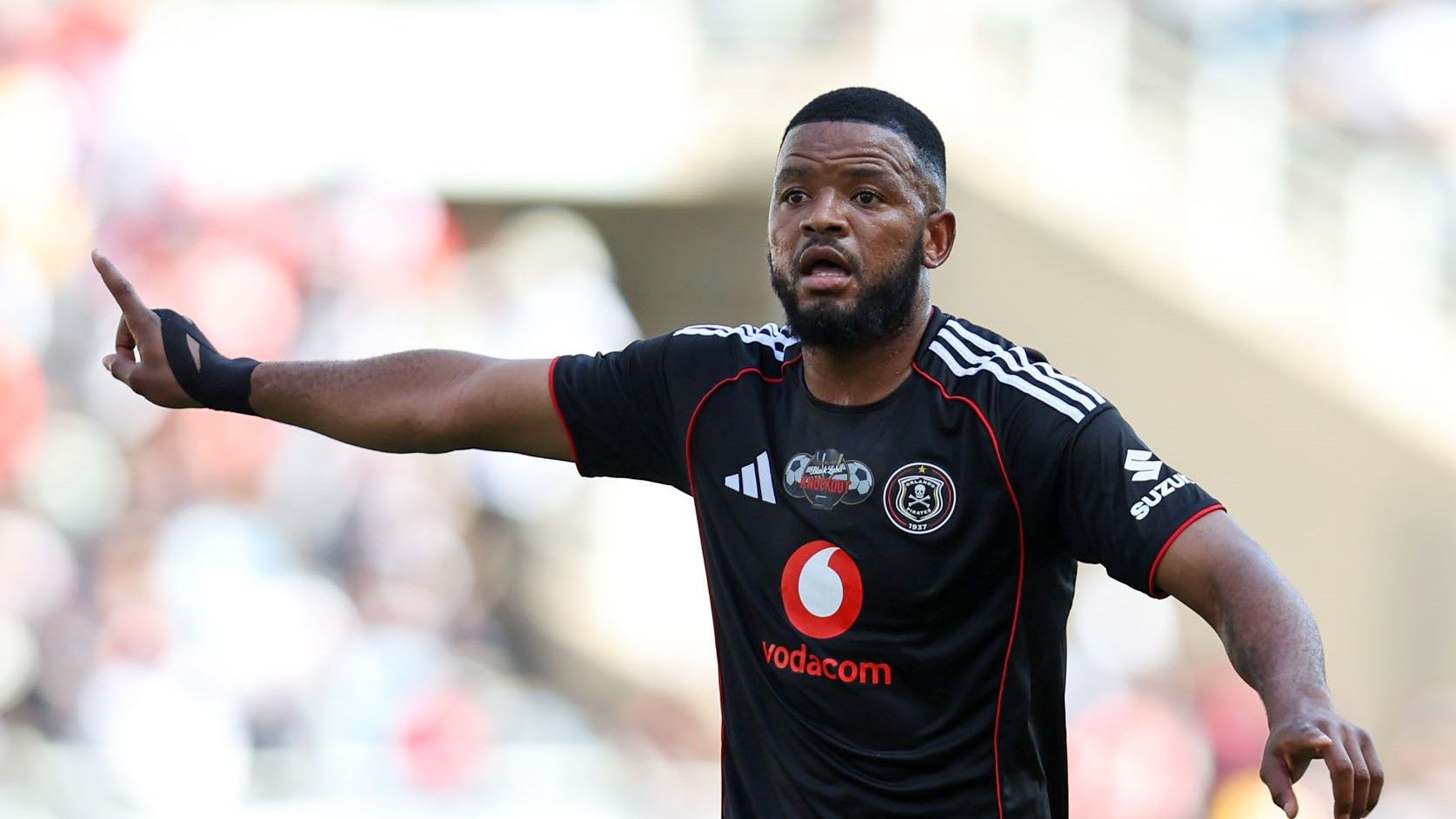 Une ancienne star de la Ligue française et de la Premier League anglaise compare le 'fantastique' Sipho Mbule à Zinedine Zidane, tout en avertissant les Bafana Bafana et le meneur de jeu des Orlando Pirates : "Si tu ne respectes pas le football, le football ne te respectera pas."