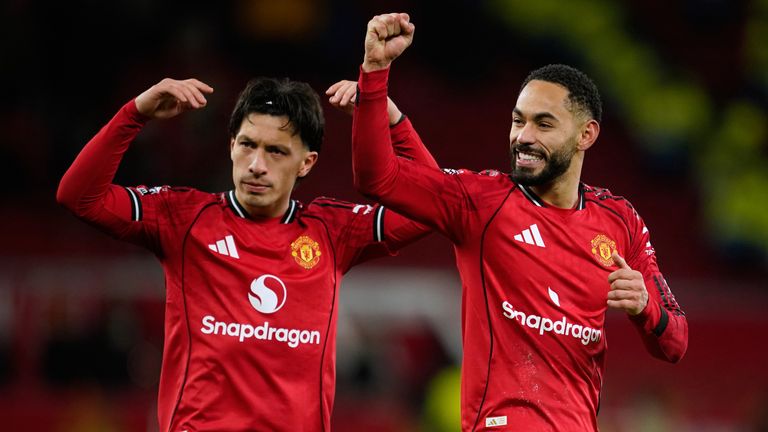 Lisandro Martinez et Matheus Cunha célèbrent la victoire contre Newcastle