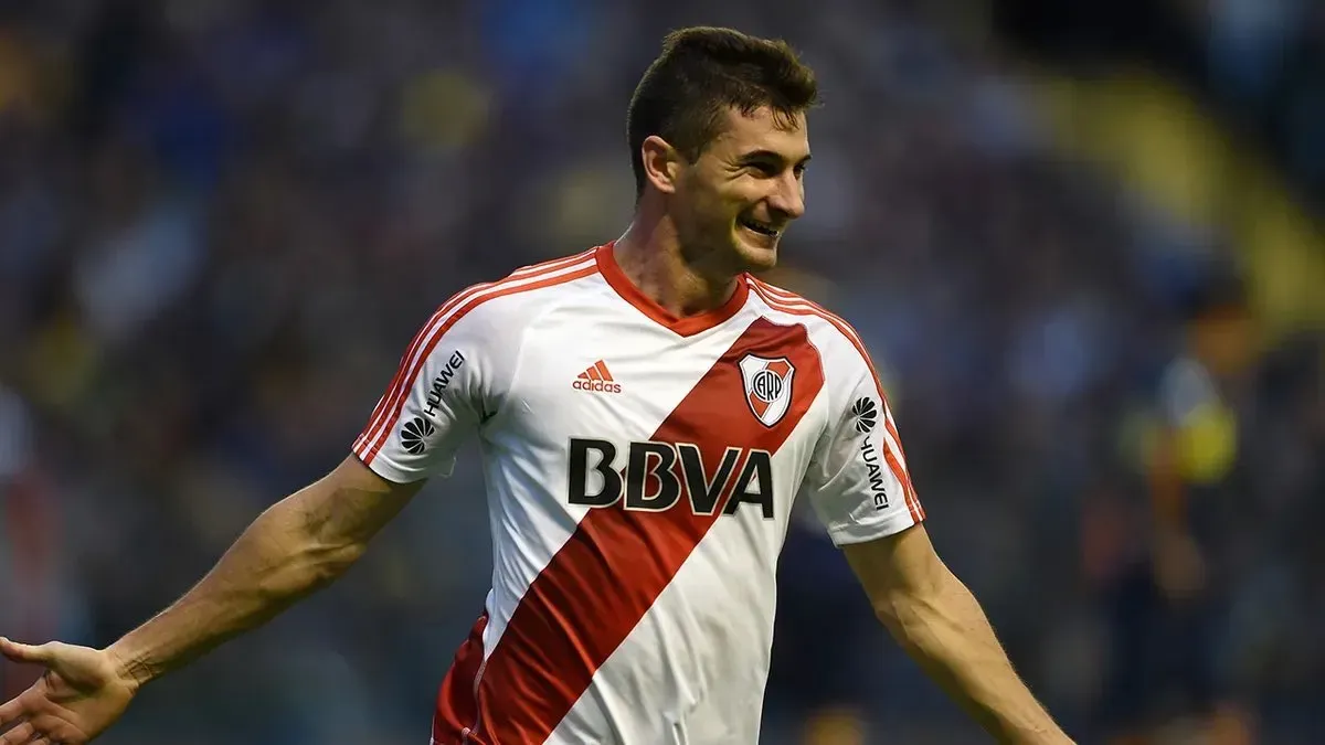 Alario a joué pour River de 2015 à 2017.