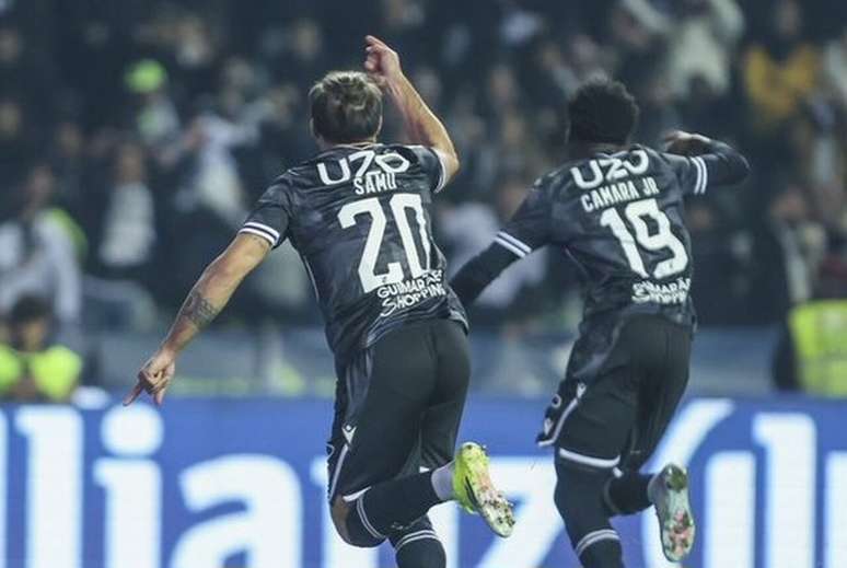 Les joueurs de Vitória de Guimarães célèbrent un but lors de la finale de la Taça da Liga